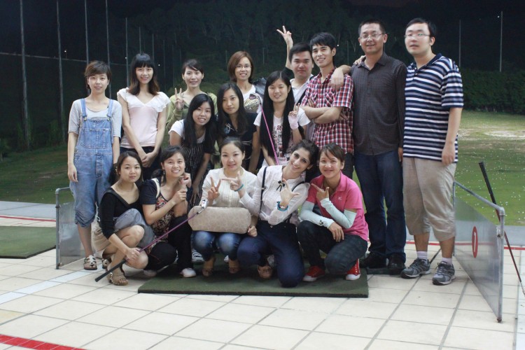 正沃電子鄭東和華強(qiáng)電子朋友打高爾夫